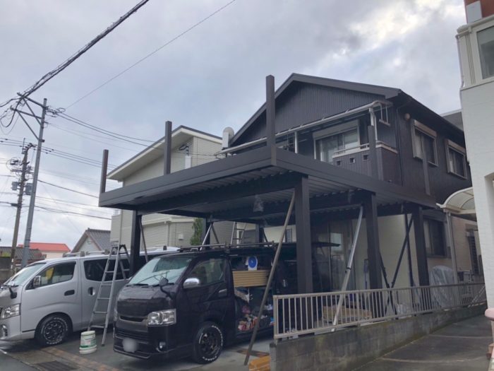 グランフローアを施工中です