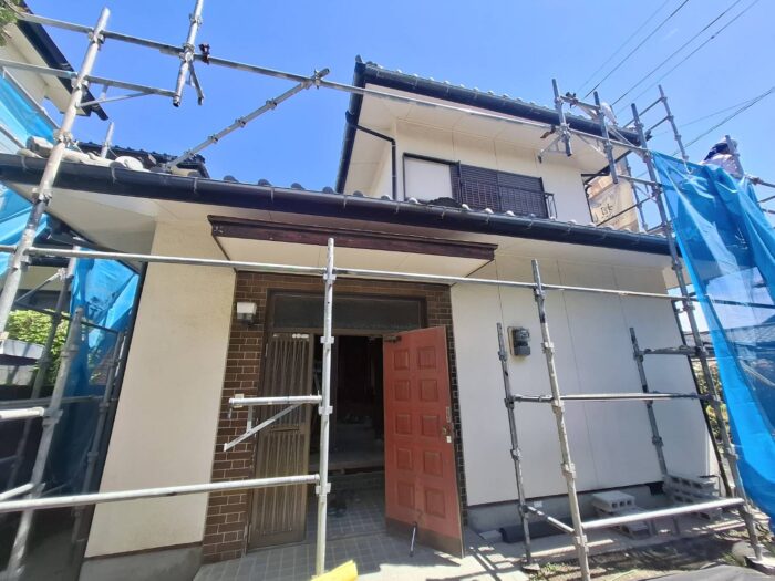 リノベーション現場に足場が組まれました！