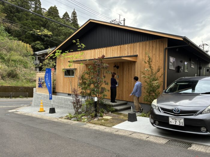 新人研修を行っております。