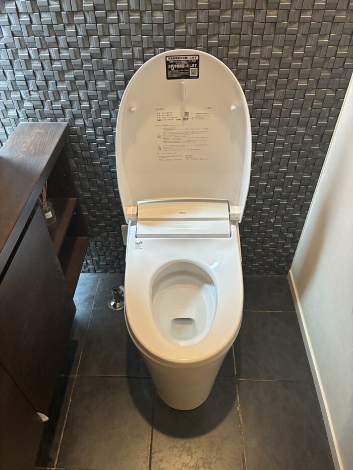 トイレ交換工事を行いました。